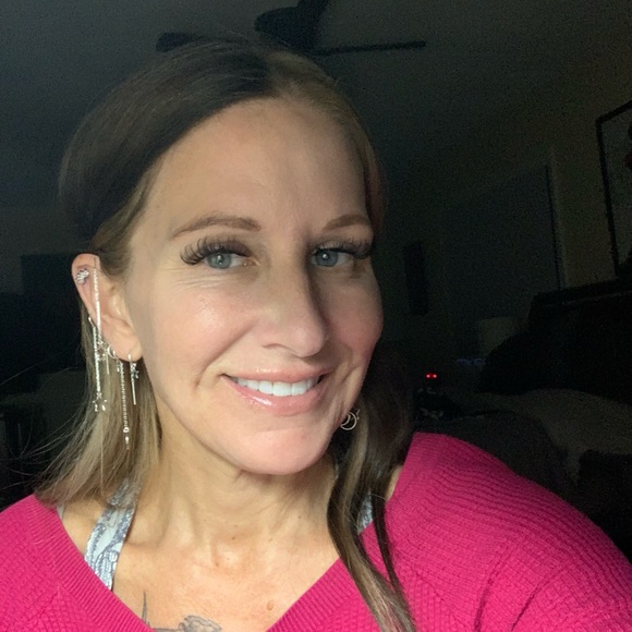 Meet your Posher, Lisa - Picture 1 of 2